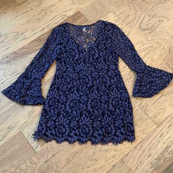 Venus Blue Lace Cocktail dress - Picture 2 of 5